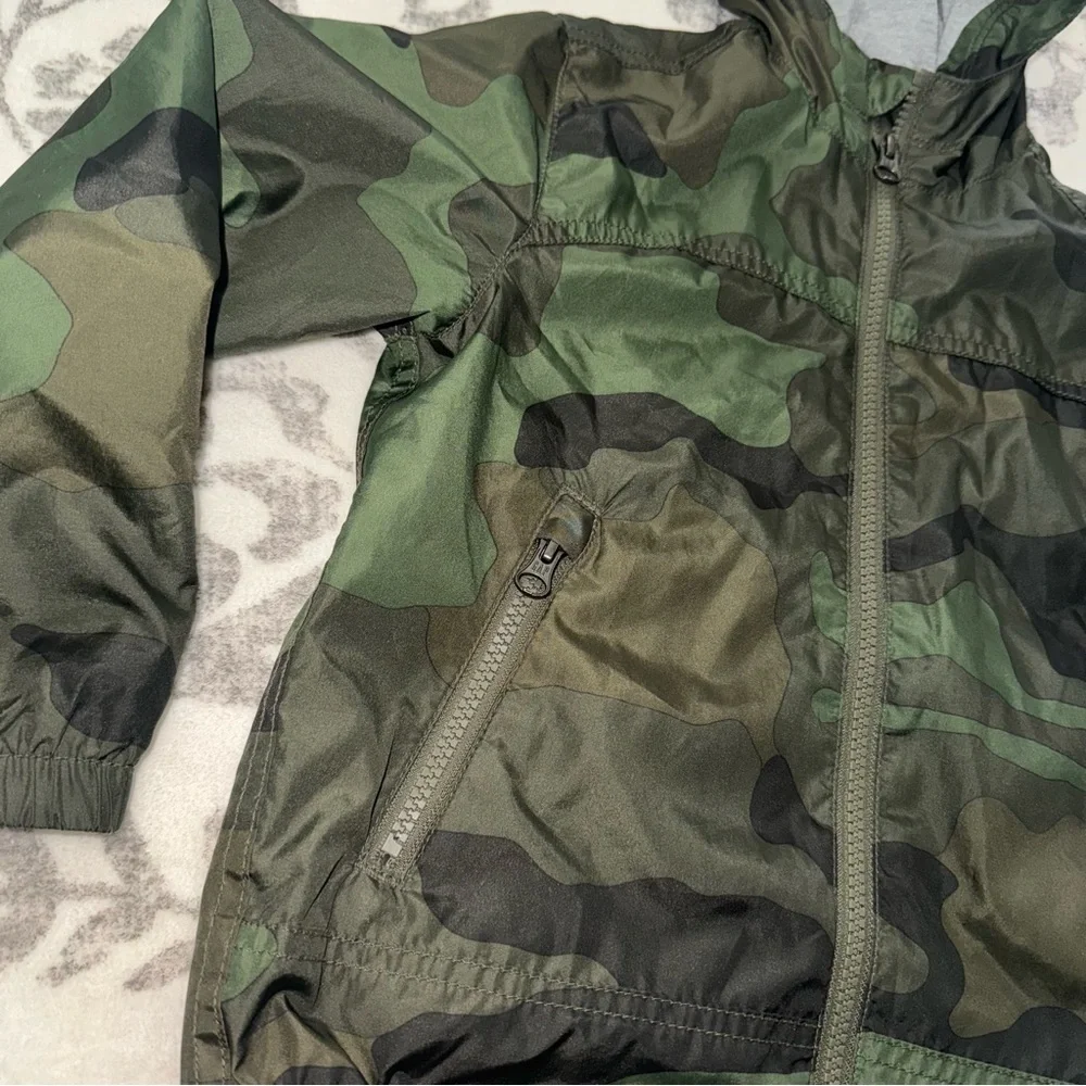 Gap Kids Camo Windbreaker Jacket With Hood Lined‎ Size XS